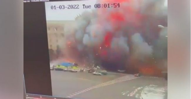 большой взрыв произошел у здания Харьковской ОГА на площади Свободы
