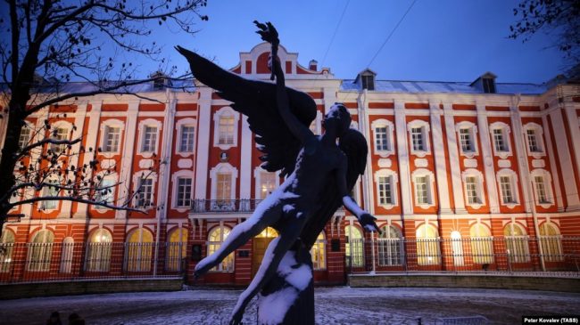 Власти России сократят расходы на культуру и науку более чем на 18 миллиардов рублей