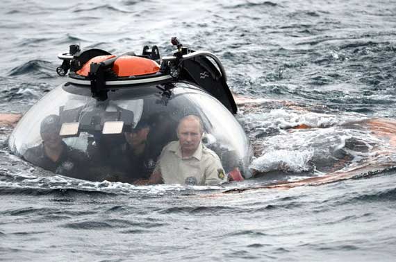 Владимир Путин на борту батискафа