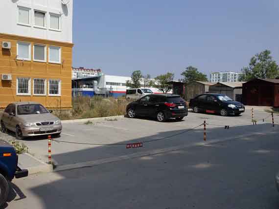 незаконные парковки во дворах Севастополя