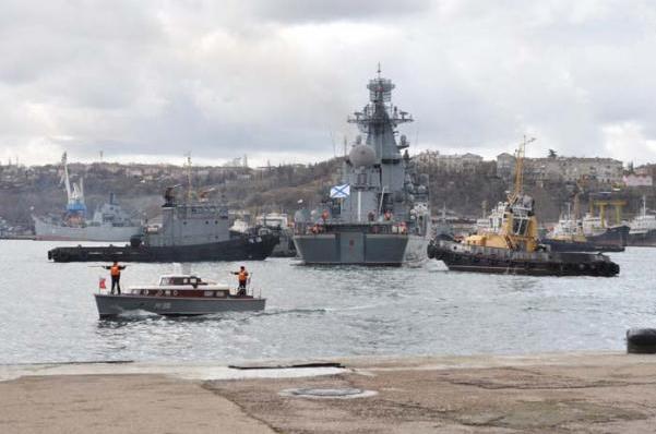 Гвардейский ракетный крейсер (ГРКР) «Москва» под командованием гвардии капитана 1 ранга Александра Шварца сегодня вернулся в Севастополь после выполнения задач в Средиземном море.