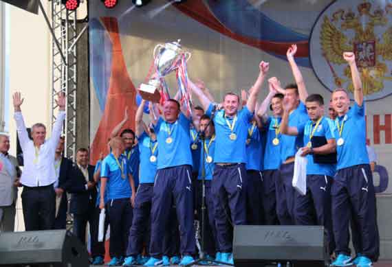 12 июня 2016 года в День России на главной площади крымской столицы прошло чествование симферопольской «ТСК-Таврии» – первого чемпиона Премьер-лиги Крымского футбольного союза.
