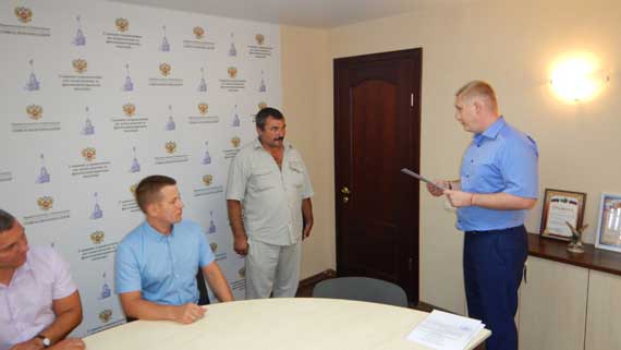 Севастопольским фермерам, победившим в конкурсе на государственную поддержку, вручили сертификаты на получение грантов