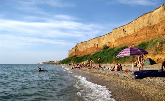 За въезд на пляж в Орловке незаконно требуют 100 рублей