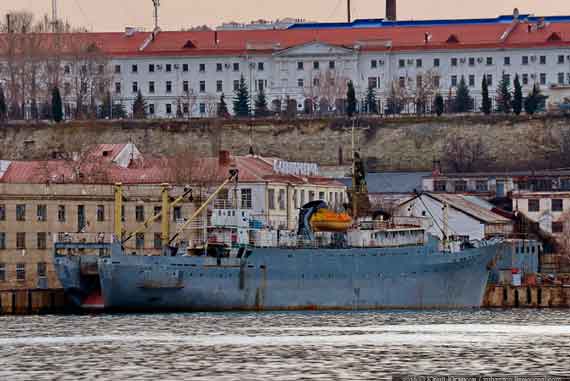В Севастополе за десять миллионов продают непригодное к эксплуатации учебное судно – УТС «Жуковский». Оно является последним представителем своей серии тренировочных плавсредств.