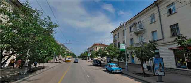 В центральной части Севастополя продолжаются работы по замене дорожного полотна. С сегодняшнего дня ГБУ «Севастопольский автодор» приступило к текущему ремонту проезжей части по ул. Большая Морская.