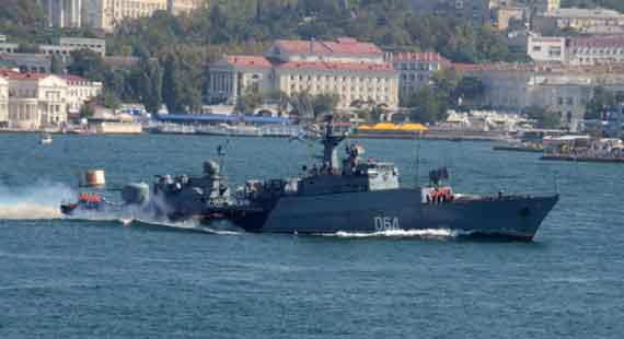Корабли и подводные лодки Черноморского флота вышли в море 