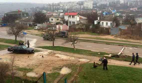 В Ленинском районе Севастополя на улице Маршала Бирюзова в сегодняшнем ДТП «встретились» столб электропередачи и «БМВ»