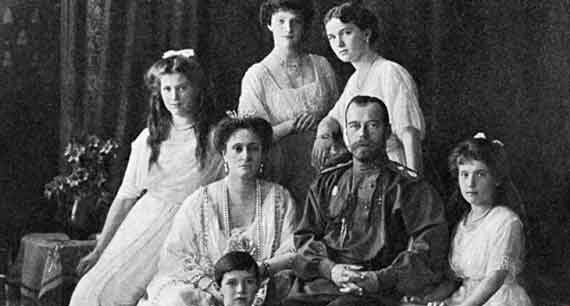 российский император Николай II с семьей