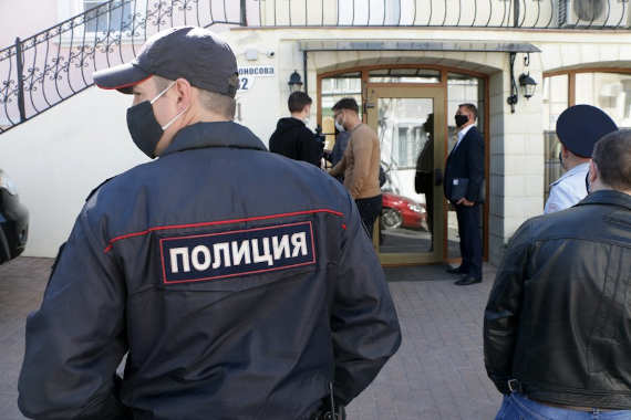 В течение дня сотрудники Департамента общественной безопасности Севастополя и полиции проверяли апартаменты, хостелы и гостевые дома в центре города