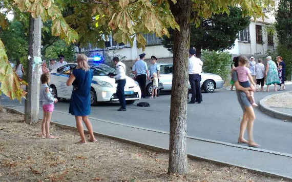 В Севастополе 1 сентября около 18:00 во дворе жилого дома №58 на проспекте Победы полицейский автомобиль сбил 6-летнего ребенка
