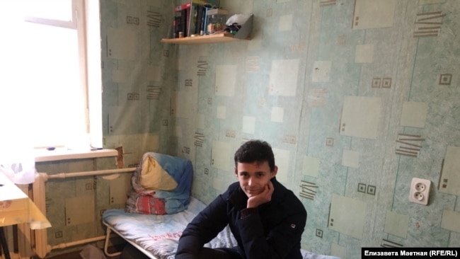 Павел Петраков в своей комнате в общежитии