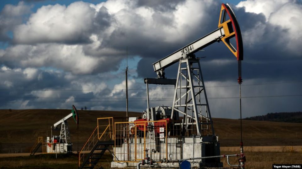 добыча сырой нефти и конденсата в России