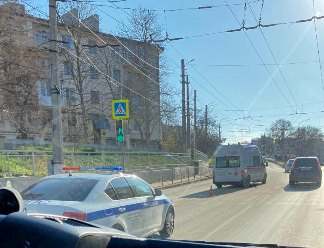 Скорая сбила ребенка на пешеходном переходе в Севастополе