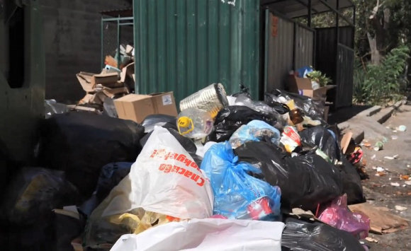 город Севастополь завален мусором