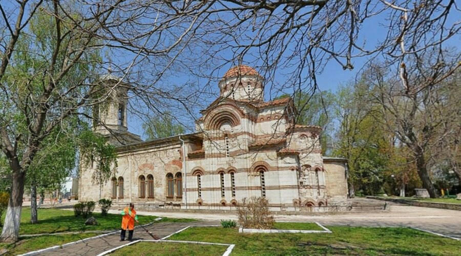 Церковь Иоанна Предтечи – православный храм в центре Керчи. Это старейший из действующих храмов на территории Крыма