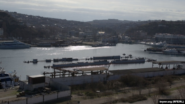 Затонувший в Южной бухте Севастополя в декабре 2019 года плавучий док ПД-16