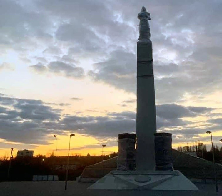 так называемый «памятник Единению» в Севастополе