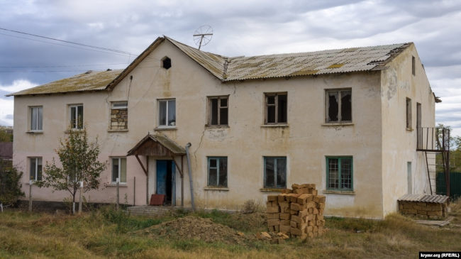 Белогорский район, село Зеленогорское, здание бывшей школы