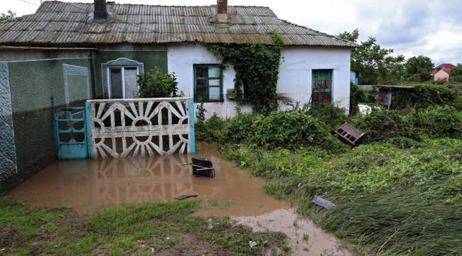 дом в подтопленном селе Приозерное в Крыму