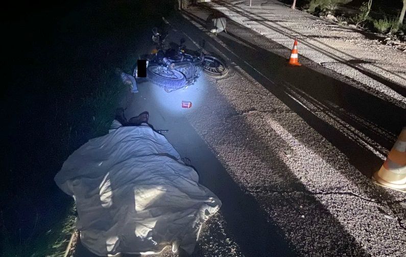 Ночью 30 июня 49-летний водитель мотоцикла, двигаясь по Лазурной набережной Евпатории, на закруглении дороги не снизил скорость и погиб