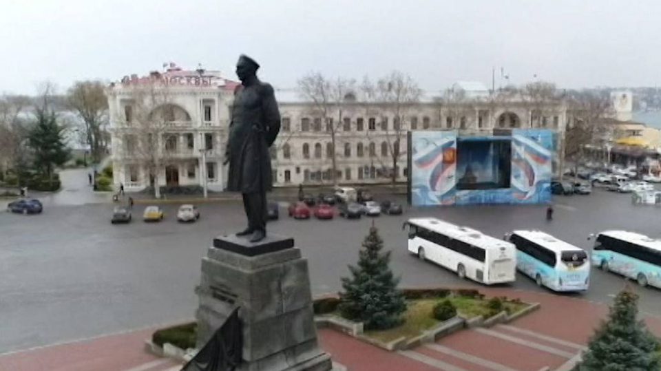 площади Нахимова
