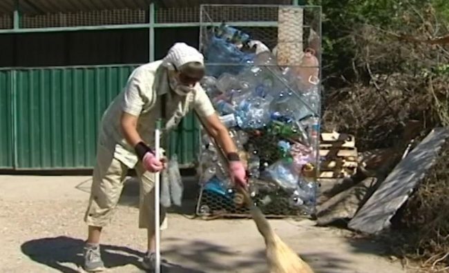 Жители Качи жалуются на огромную свалку и антисанитарию у детской площадки