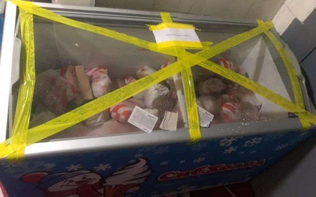 Севастопольская межрайонная природоохранная прокуратура в ходе проверки выявила на турбазе в Нахимовском районе 336 кг замороженного куриного мяса с истекшим сроком годности