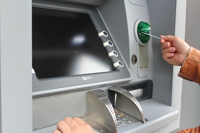 получение денежных средств из банкомата