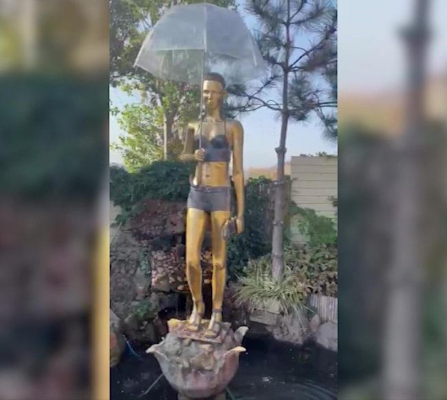 скандальную статую-фонтан девушки с зонтиком снесли в Севастополе