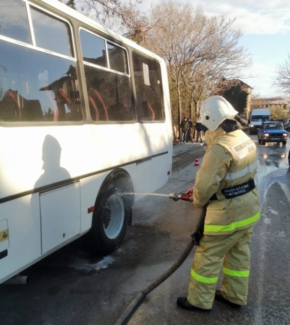 В Крыму по пути в Коктебель загорелся рейсовый автобус