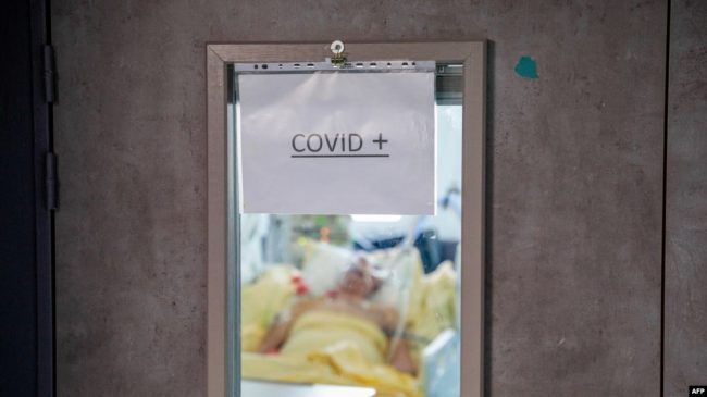 палата COVID-19 пациент