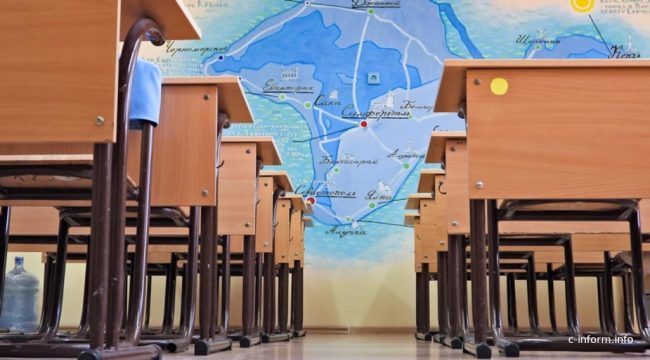 отменили занятия в школах Крыма