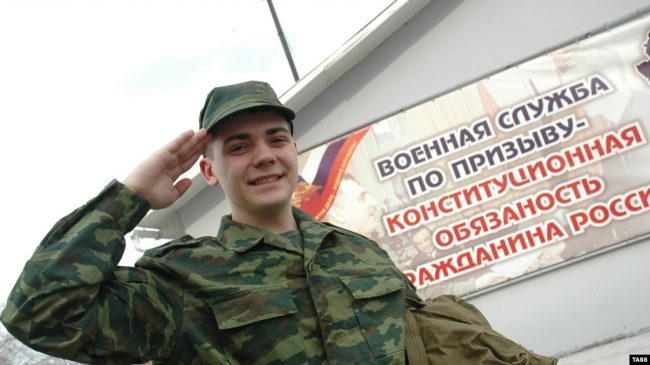 российский солдат-срочник