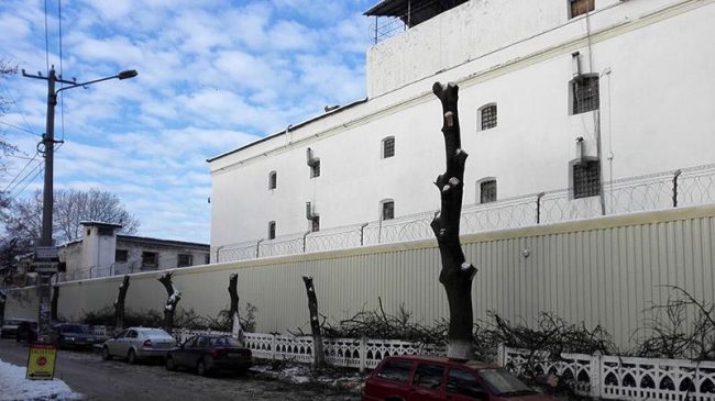В СИЗО Симферополя освобождают место для заключенных