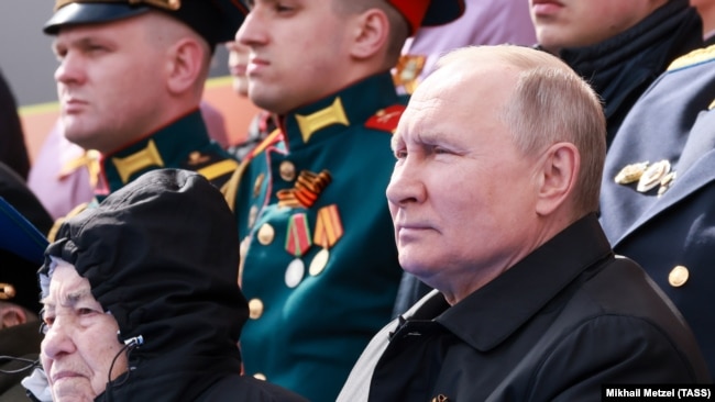 Президент России Владимир Путин на параде в Москве